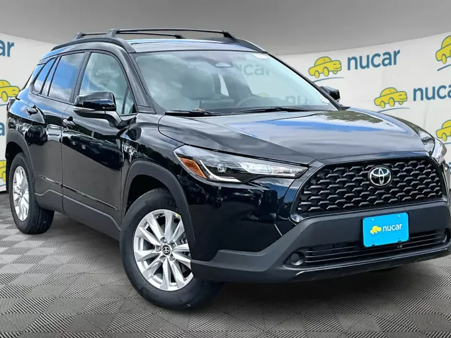 2024 Toyota Corolla Cross LE photo 1