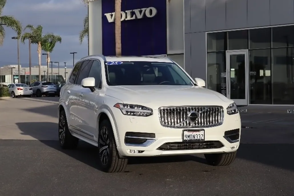 2025 Volvo XC90 B5 AWD Core photo 1