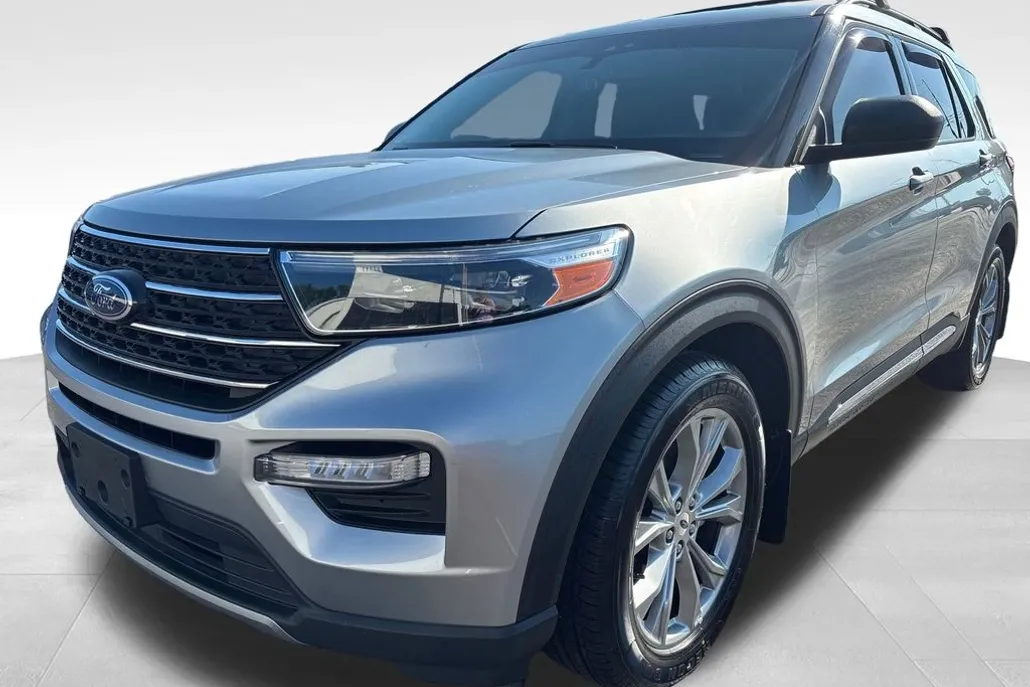2024 Ford Explorer XLT photo 1