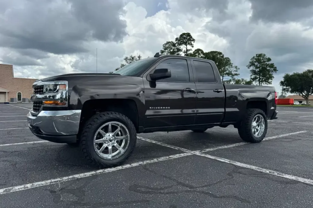 2018 Chevrolet Silverado 1500 LT photo 1