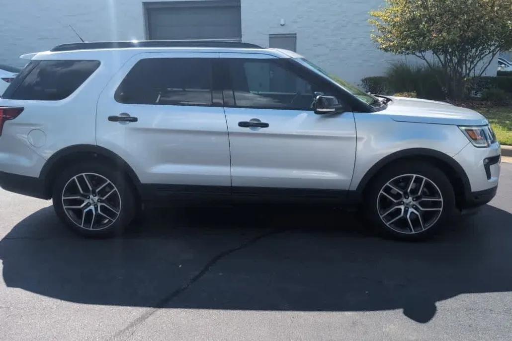 2018 Ford Explorer Sport photo 1