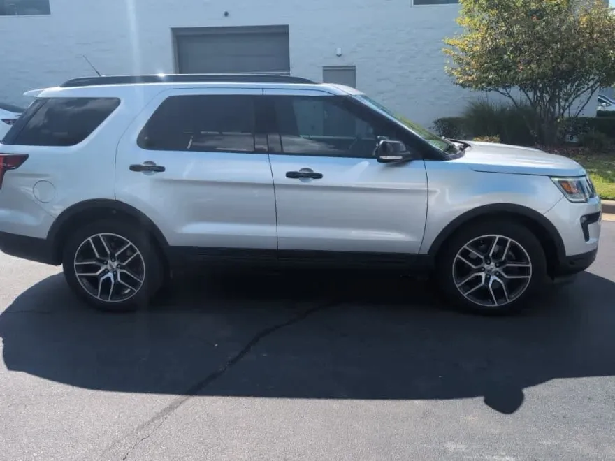 2018 Ford Explorer Sport photo 1