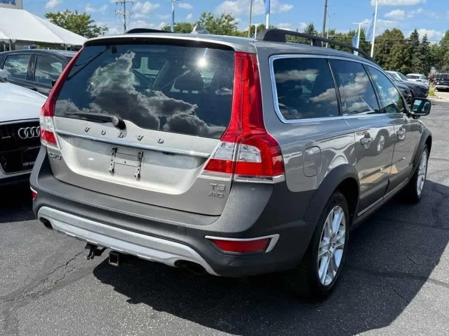 2016 Volvo XC70 T5 Platinum photo 1