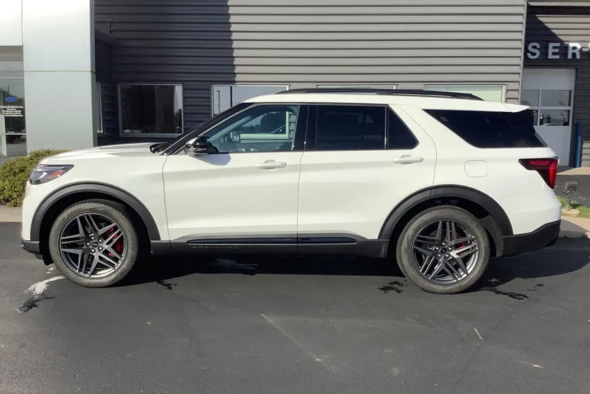 2025 Ford Explorer ST photo 1