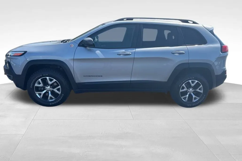 2016 Jeep Cherokee Trailhawk photo 1
