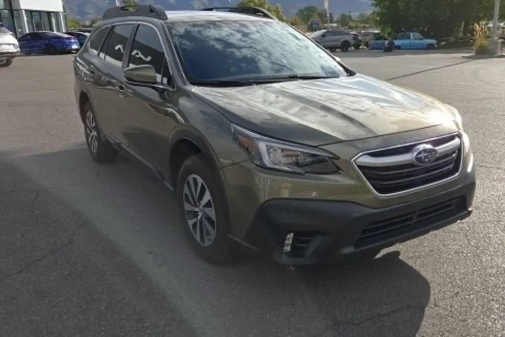 2022 Subaru Outback Premium photo 1