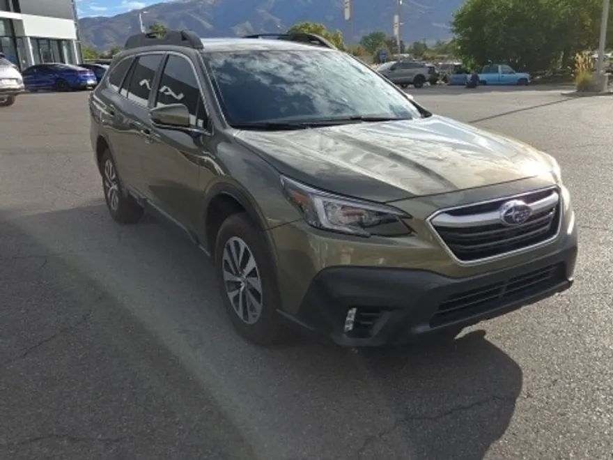 2022 Subaru Outback Premium photo 1