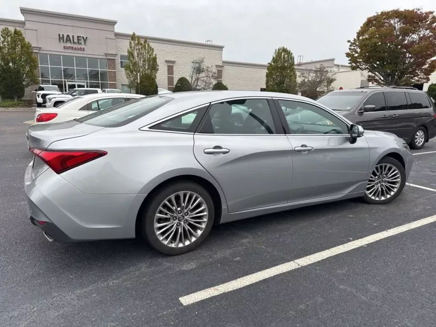 2020 Toyota Avalon Limited photo 1