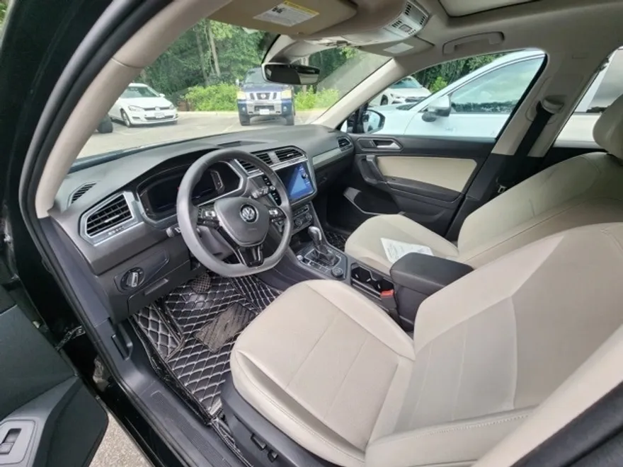 2020 Volkswagen Tiguan SEL photo 1