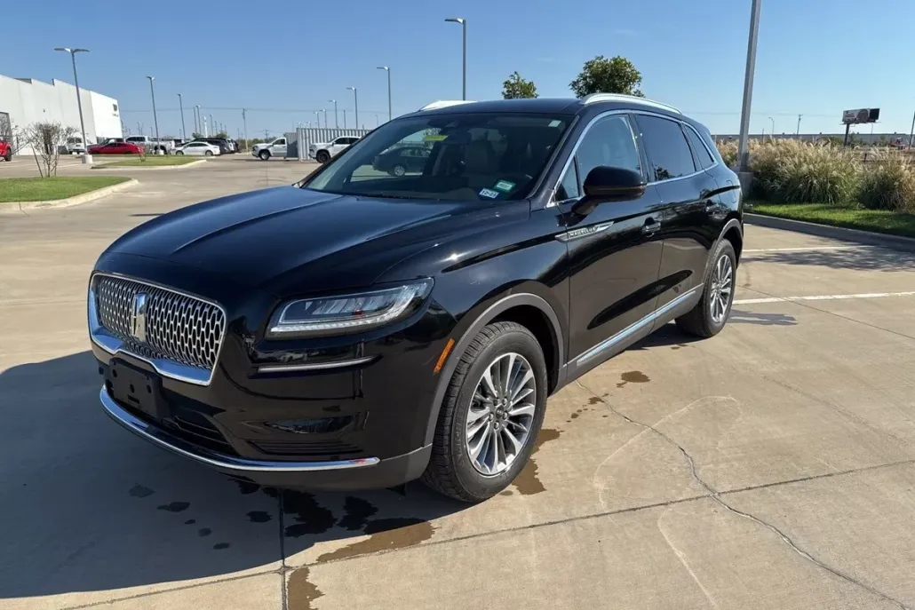 2023 Lincoln Nautilus Standard photo 1