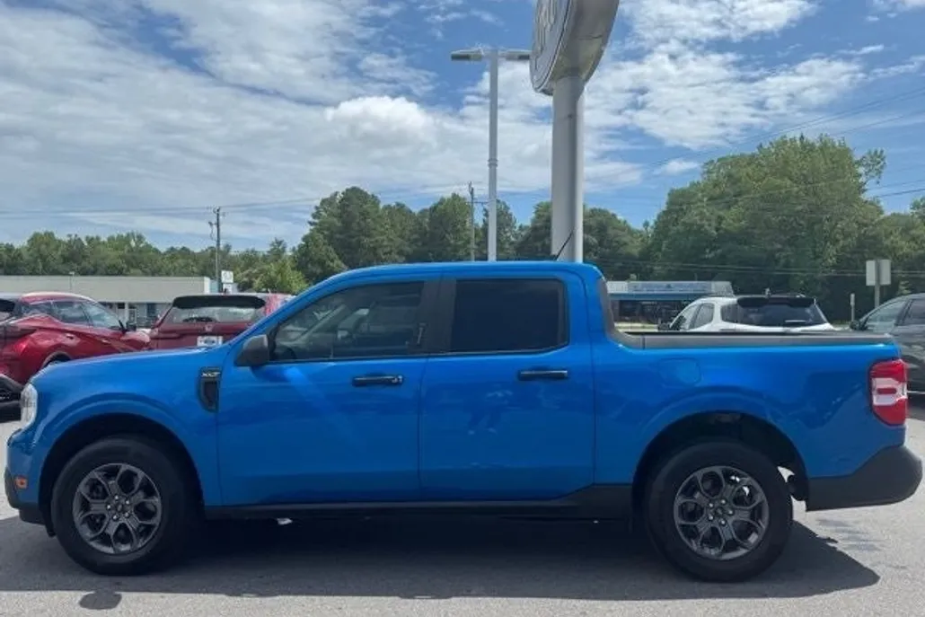 2022 Ford Maverick XLT photo 1
