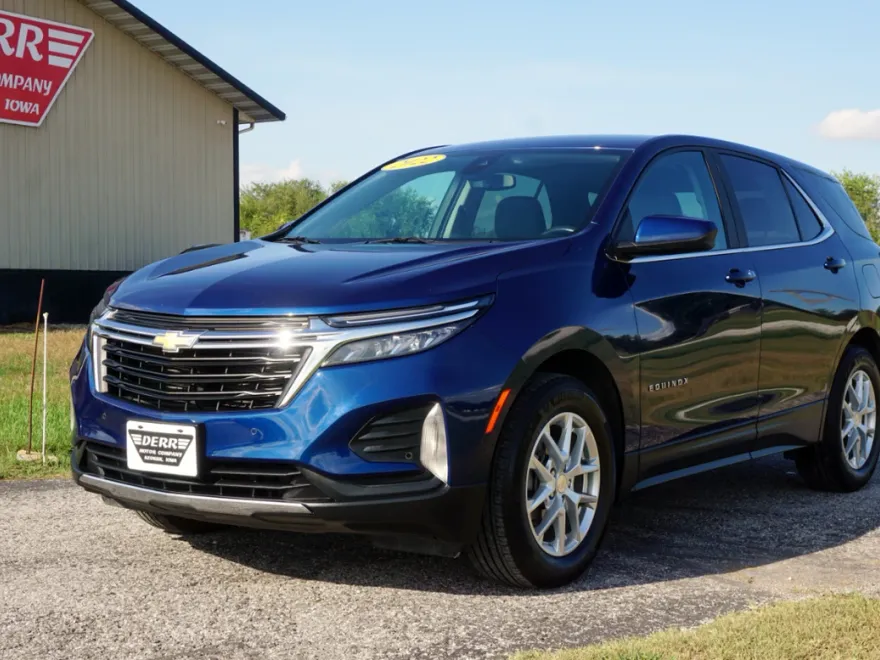 2022 Chevrolet Equinox LT photo 1