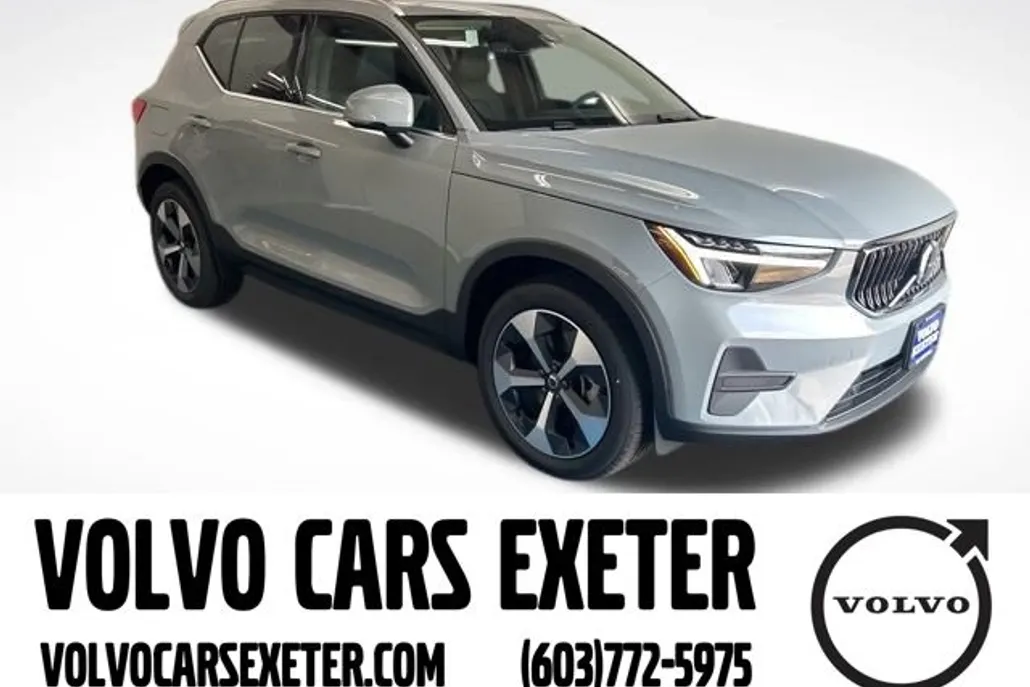 2025 Volvo XC40 Core photo 1