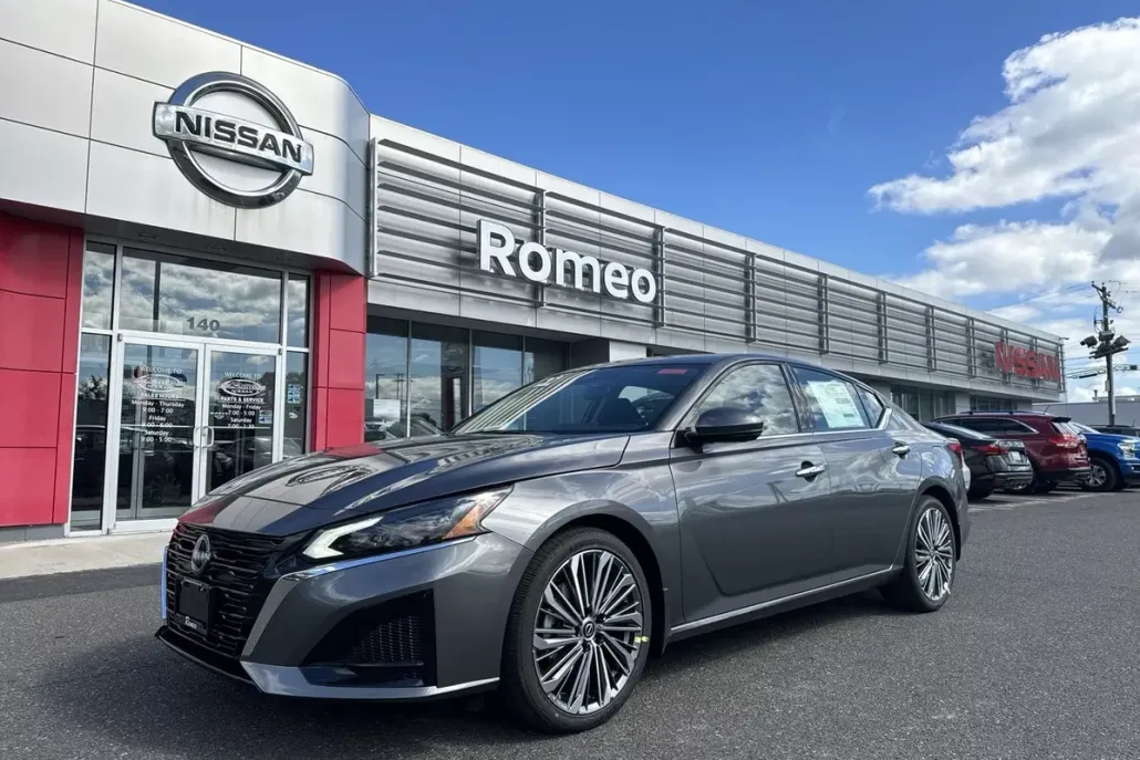 2025 Nissan Altima SL photo 1