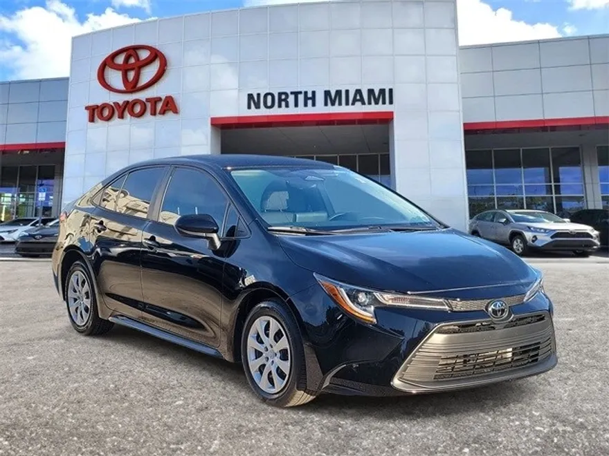 2024 Toyota Corolla LE photo 1