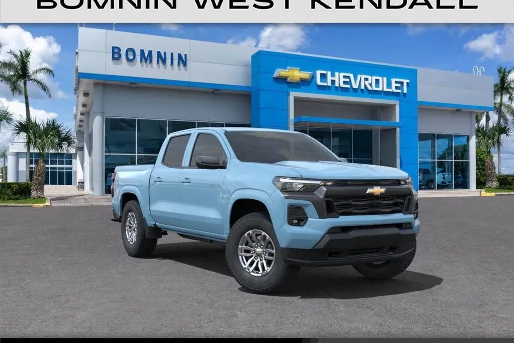 2025 Chevrolet Colorado Work Truck LT photo 1