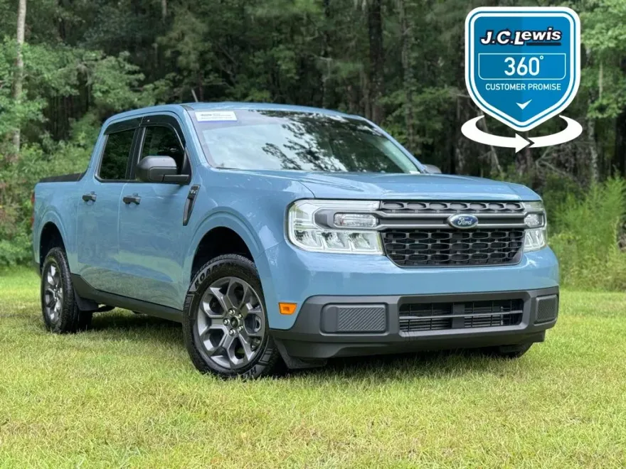 2022 Ford Maverick XLT photo 1