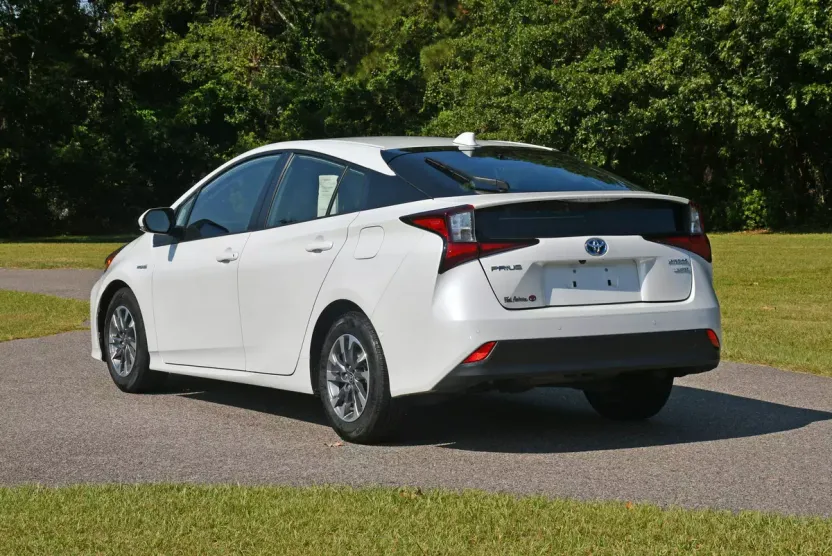 2022 Toyota Prius Limited photo 1