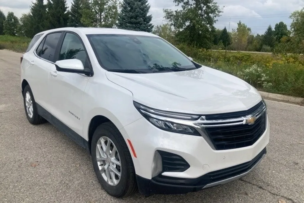 2023 Chevrolet Equinox LT photo 1