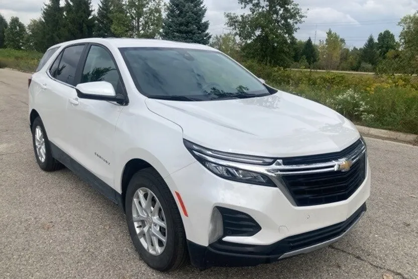 2023 Chevrolet Equinox LT photo 1