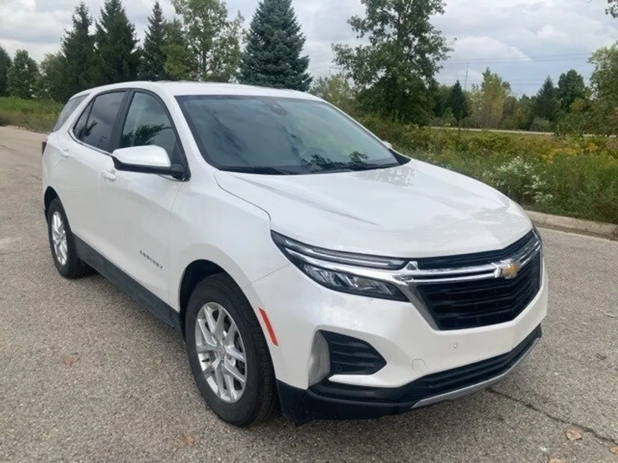 2023 Chevrolet Equinox LT photo 1