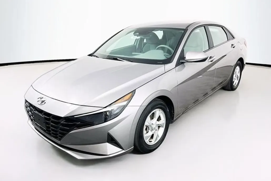 2023 Hyundai Elantra SE photo 1