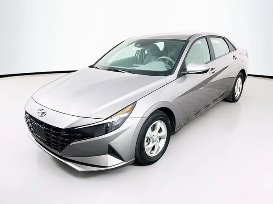 2023 Hyundai Elantra SE photo 1
