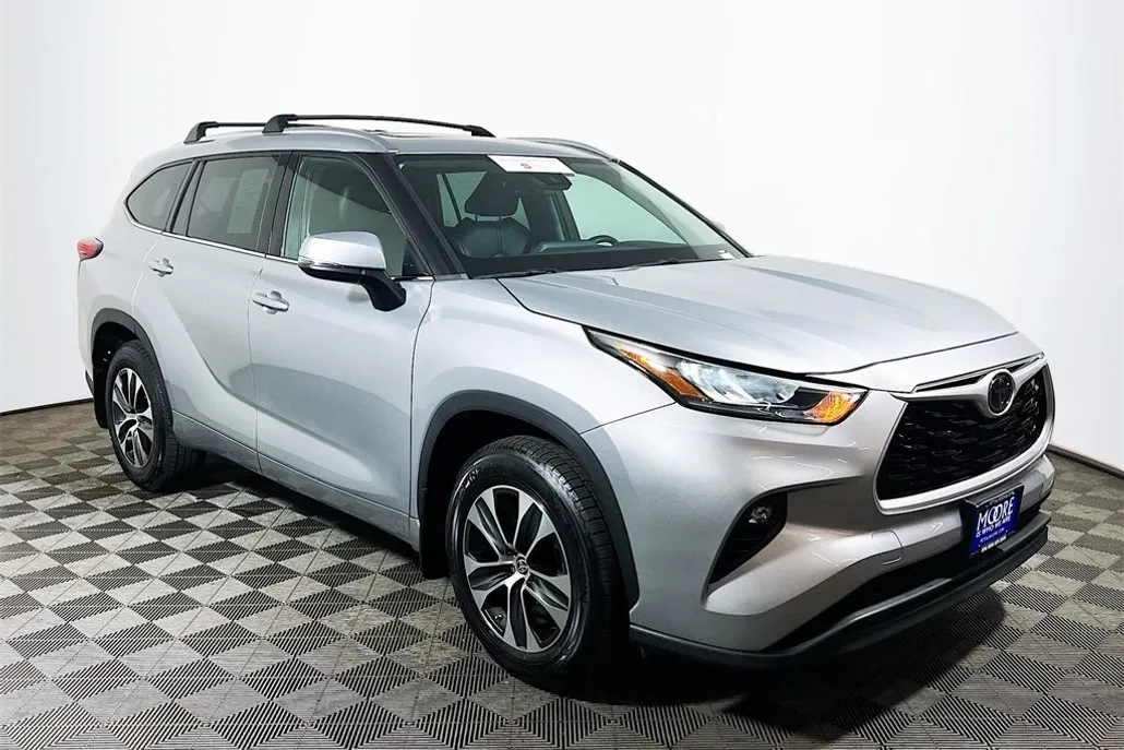 2020 Toyota Highlander XLE photo 1