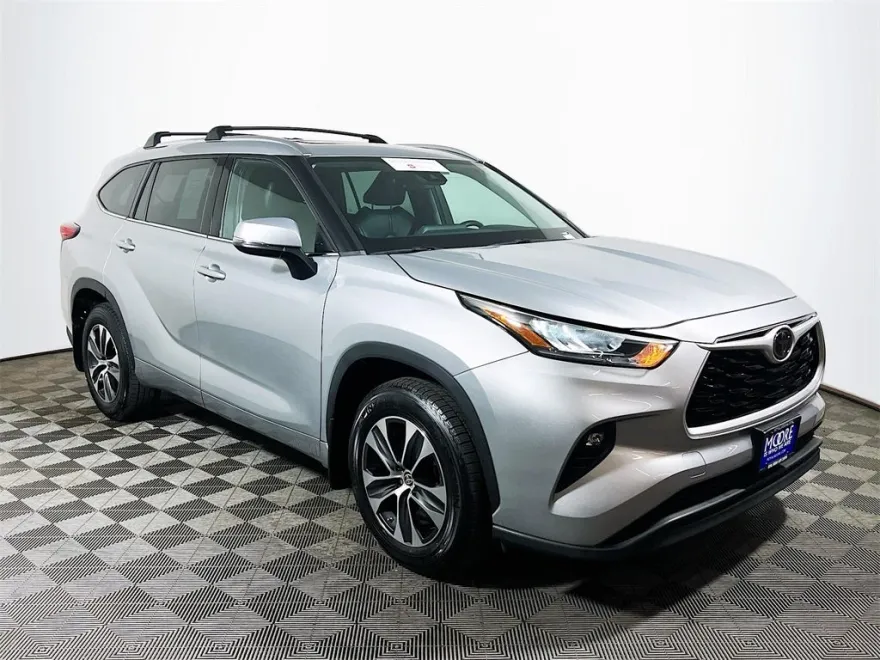 2020 Toyota Highlander XLE photo 1