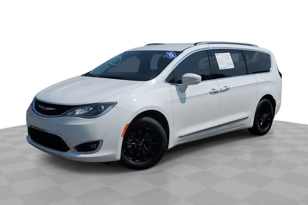 2020 Chrysler Pacifica Touring Plus photo 1