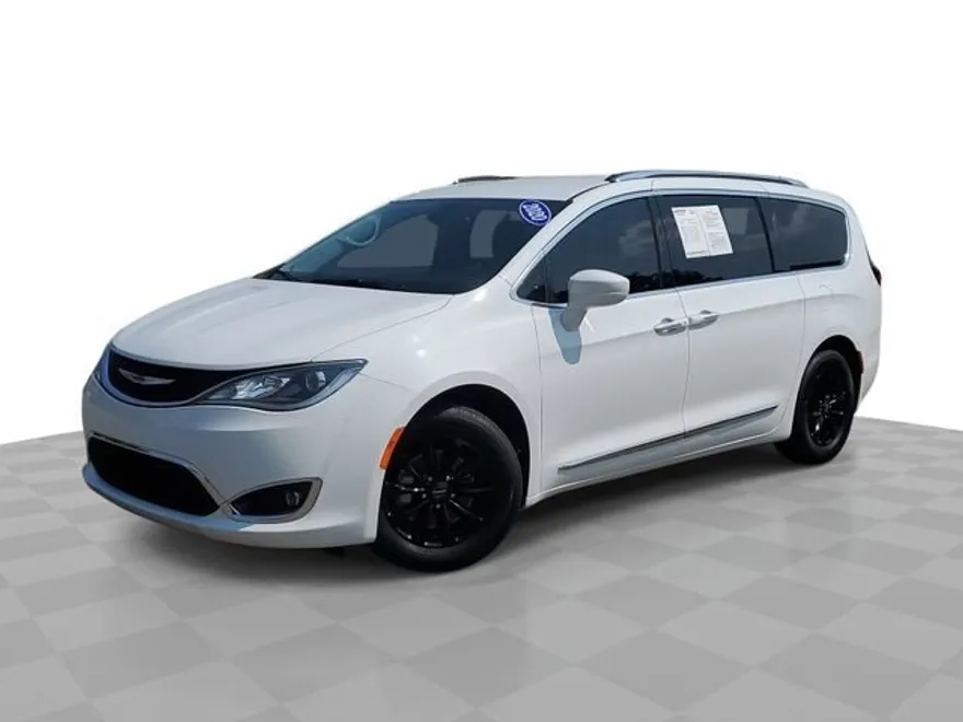 2020 Chrysler Pacifica Touring Plus photo 1