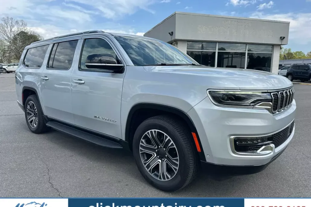 2023 Jeep Wagoneer L Series II photo 1