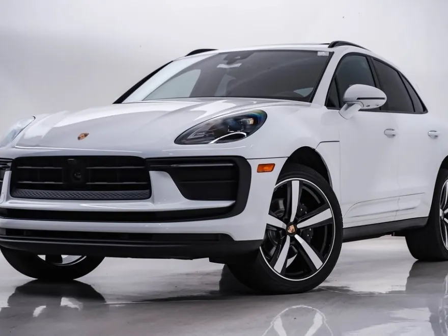 2026 Porsche Macan T photo 1