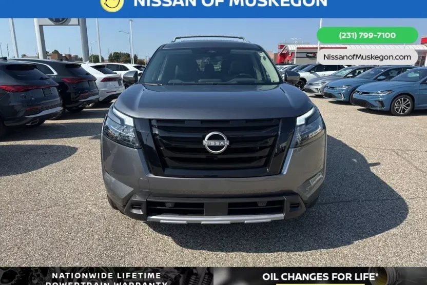 2025 Nissan Pathfinder Platinum photo 1
