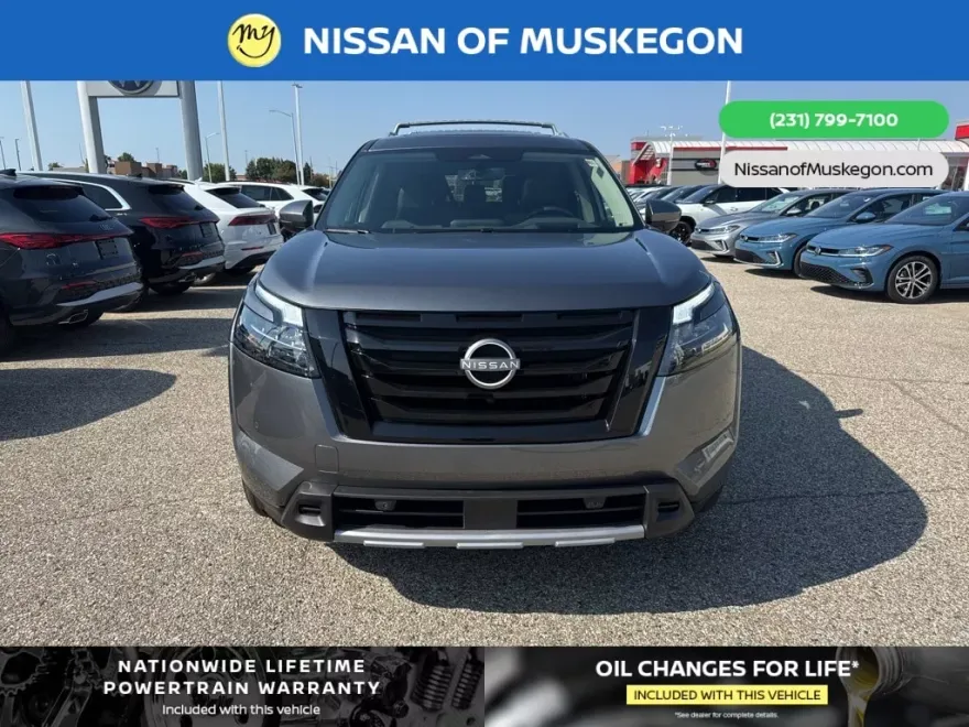 2025 Nissan Pathfinder Platinum photo 1