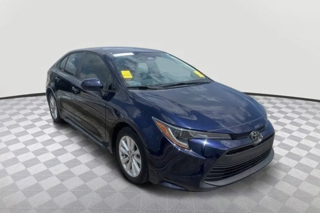2024 Toyota Corolla LE photo 1