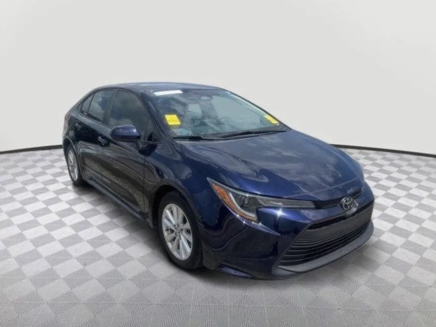 2024 Toyota Corolla LE photo 1
