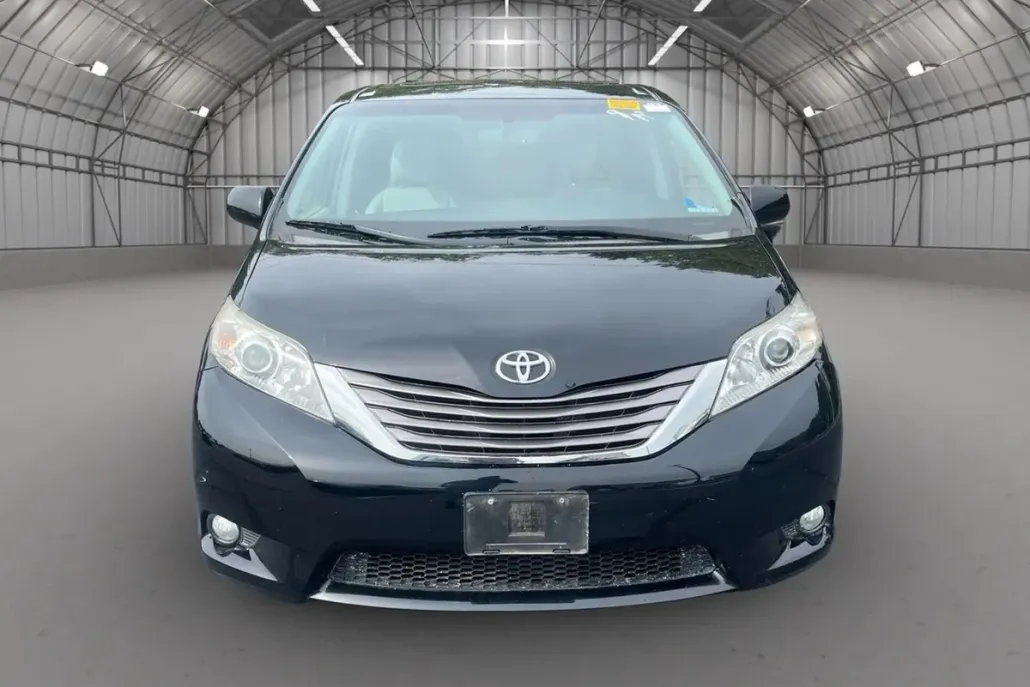 2016 Toyota Sienna XLE Premium photo 1