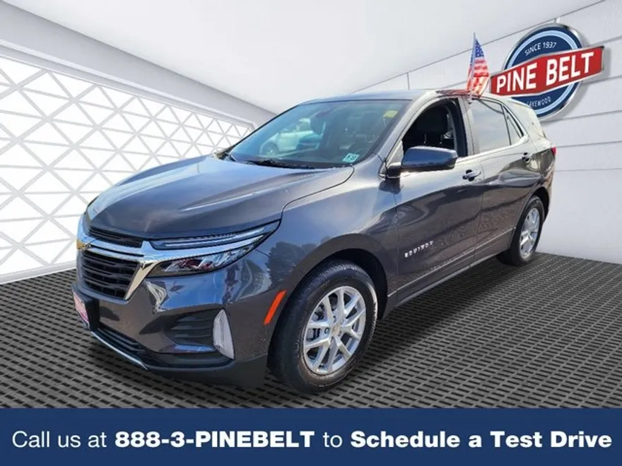 2022 Chevrolet Equinox LT photo 1