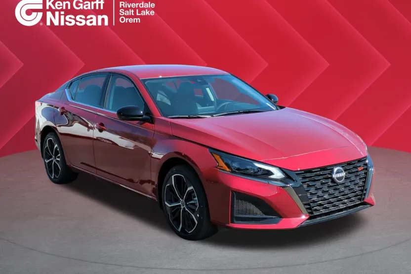 2025 Nissan Altima 2.5 SR photo 1