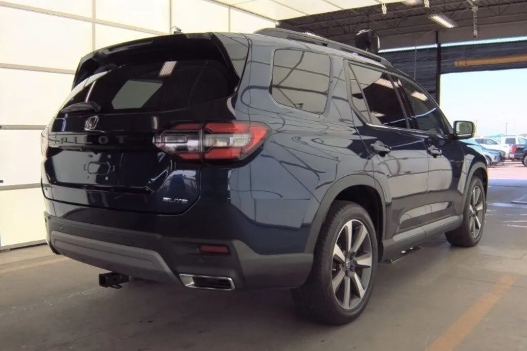 2023 Honda Pilot Elite photo 1