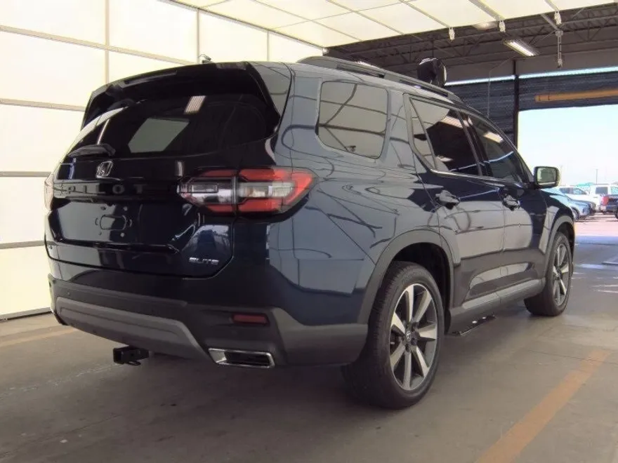 2023 Honda Pilot Elite photo 1