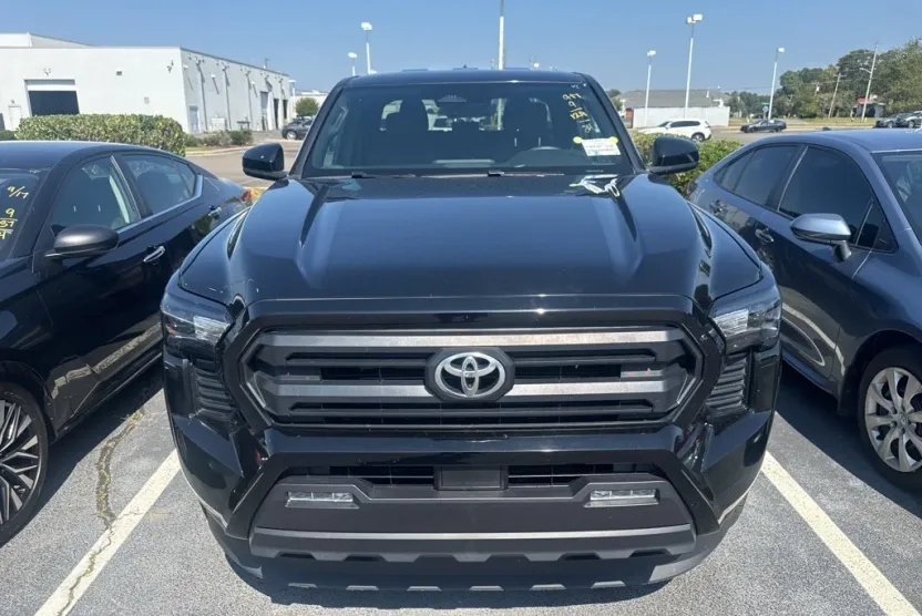 2024 Toyota Tacoma TRD Sport photo 1