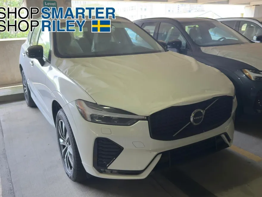 2025 Volvo XC60 B5 Core photo 1