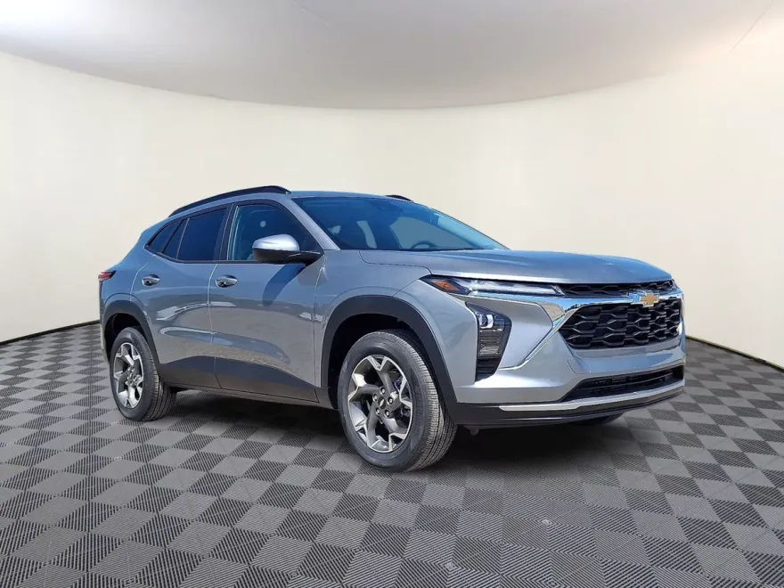 2025 Chevrolet Trax LT photo 1