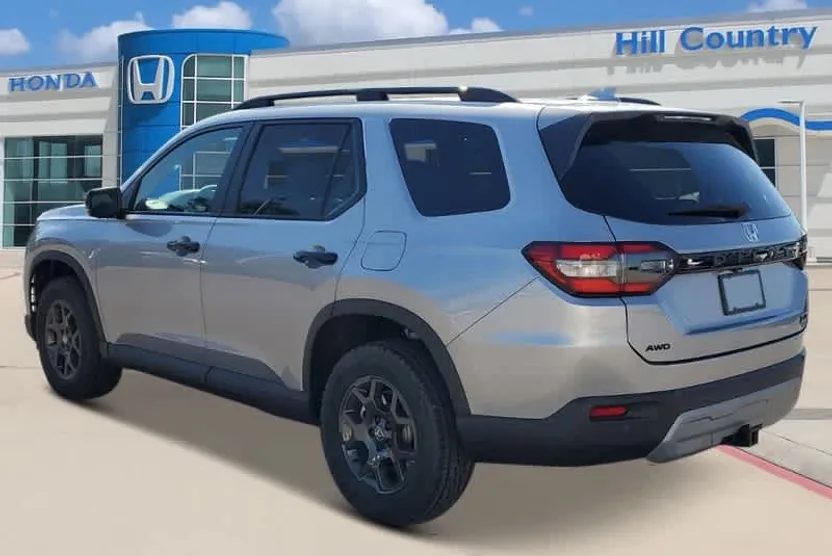 2025 Honda Pilot TrailSport photo 1