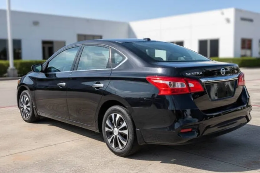 2019 Nissan Sentra S photo 1