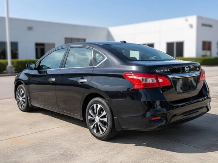 2019 Nissan Sentra S photo 1