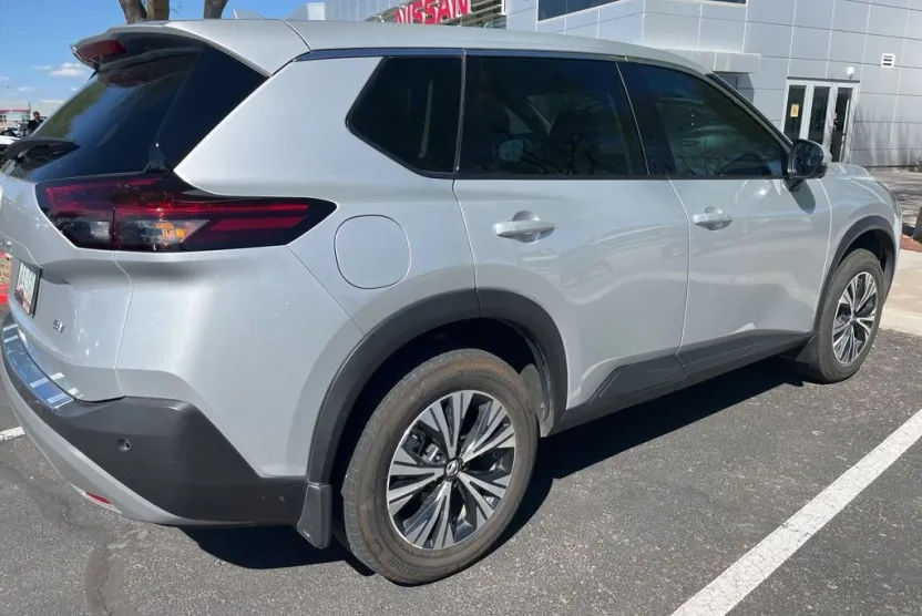 2021 Nissan Rogue SV photo 1