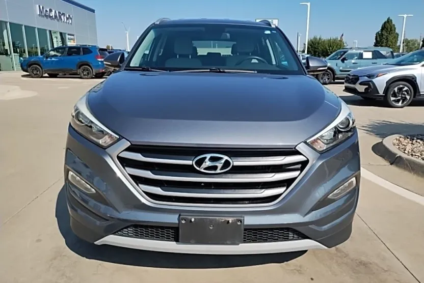 2017 Hyundai Tucson Sport photo 1